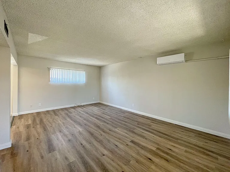 864 W Walnut Ave #C — Photo 8