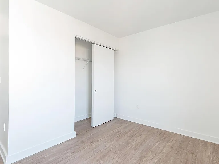 Hendrix Apartments — Photo 8