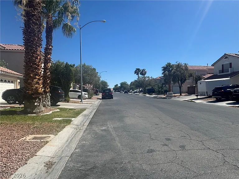 7512 Jacaranda Leaf St — Photo 35