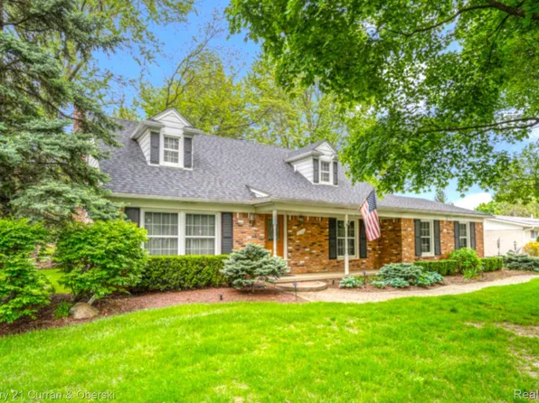 35166 Drake Heights Dr, Farmington, MI 48335
