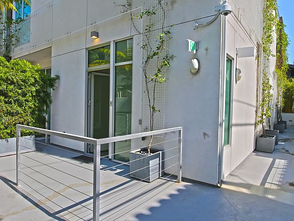 3rd image of 1345 Havenhurst Dr #8