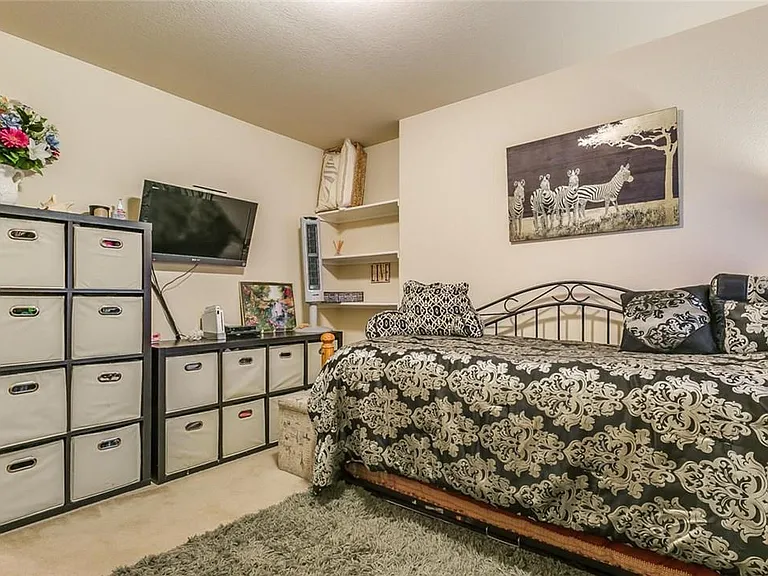 8832 Elk Creek Ln — Photo 18