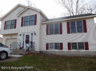 1506 Belgravia Dr, Tobyhanna, PA 18466