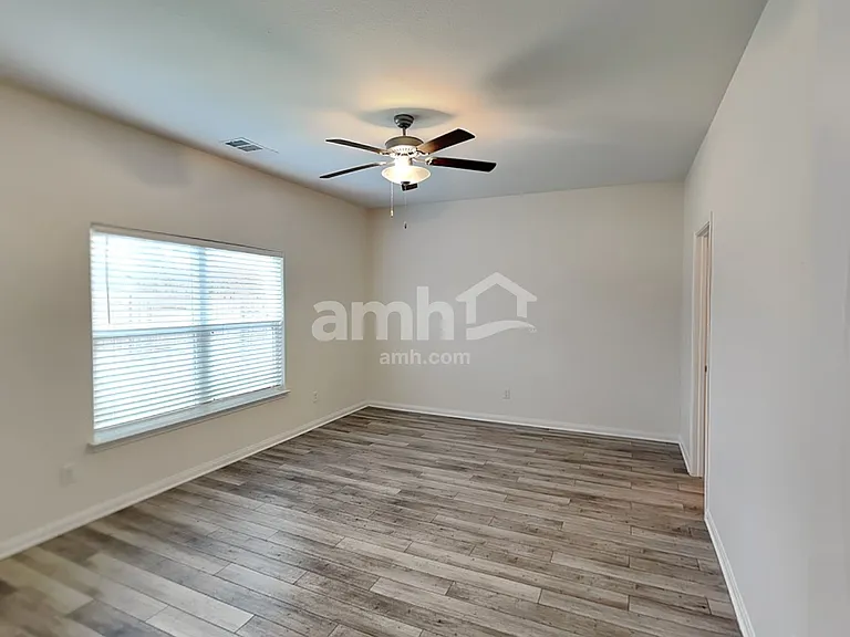 1126 Treeta Trl — Photo 10