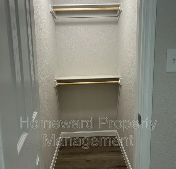 407 N Justin Ave #D — Photo 5