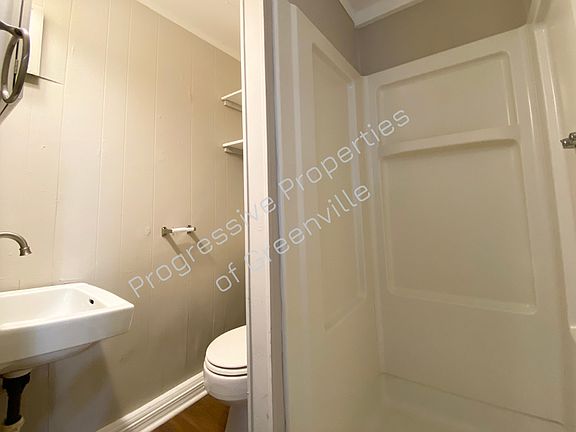 5th image of 6D Cromwell Ave