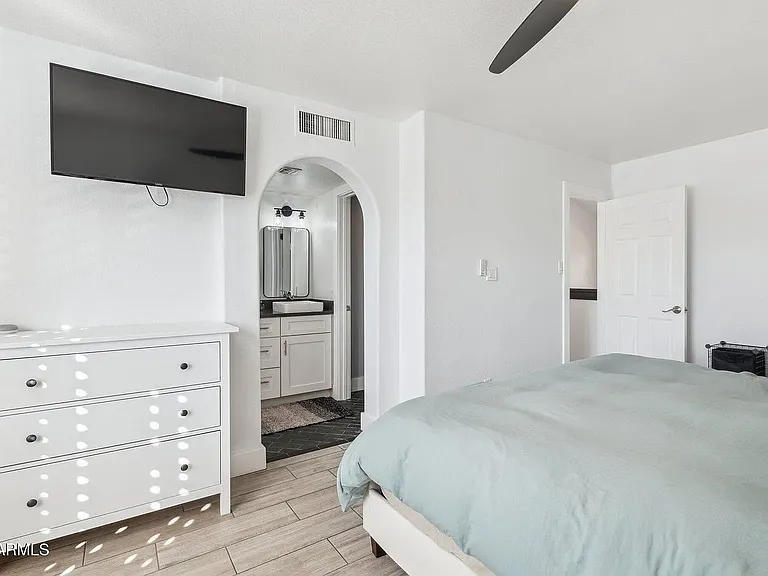 1025 E Highland Ave #6 — Photo 9