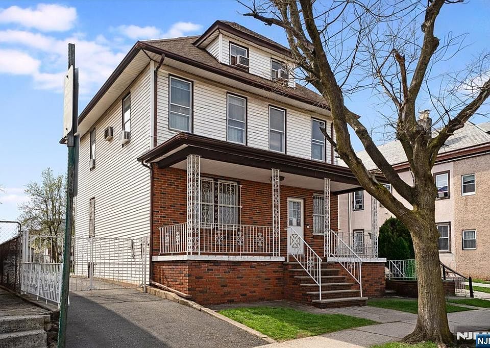 1st image of 652 1st Ave