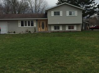 958 Garden Ln, Webster, NY