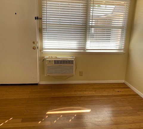 2nd image of 4960 Kester Ave #6