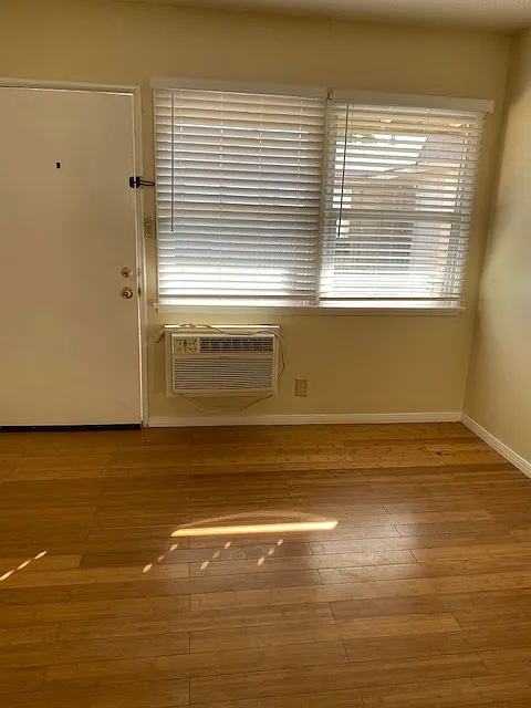 Building Photo - 4960 Kester Ave #6