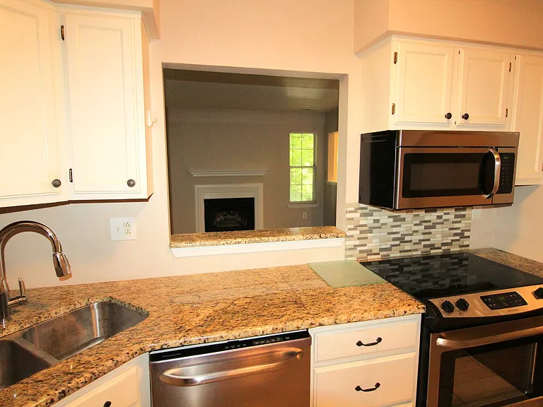 6000 Gray Gate Ln #C — Photo 8