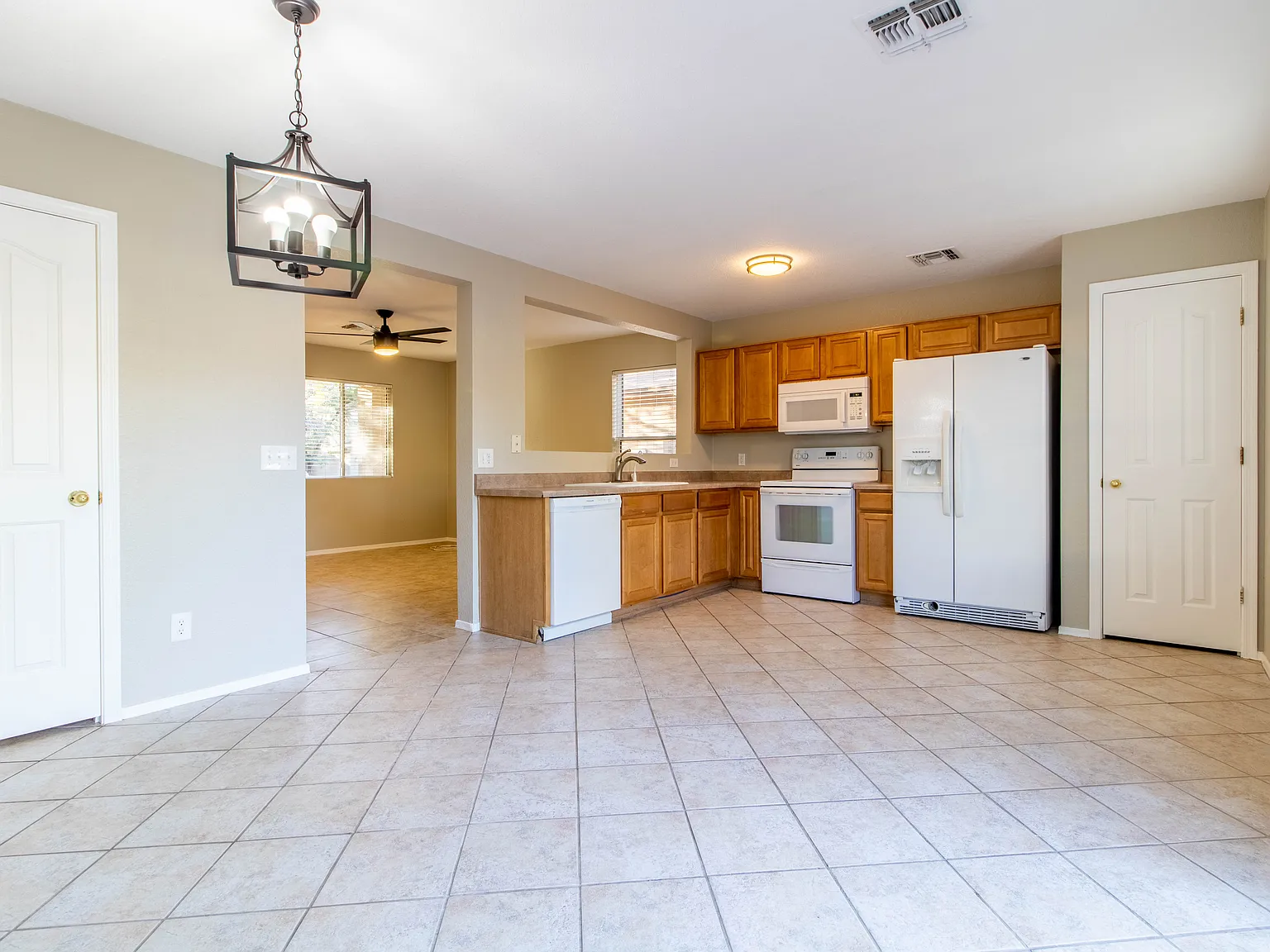 3 bed, 1212 sqft, $1,450 — Photo 3