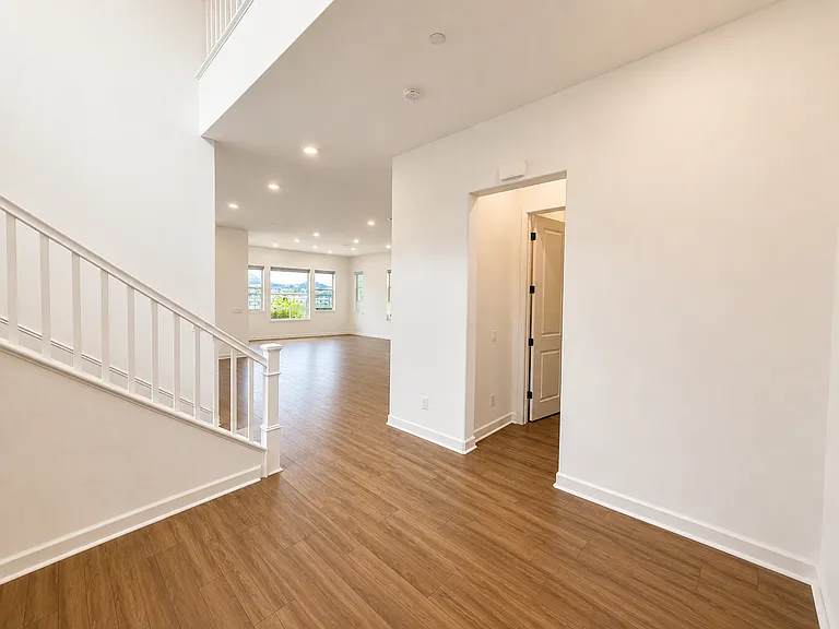 586 Gateway Ln — Photo 9