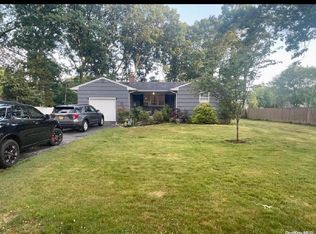 18 Community Rd, Coram, NY 11727