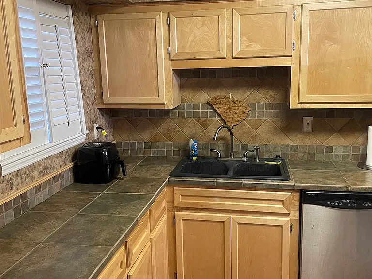 116 Edgewater Ln — Photo 3
