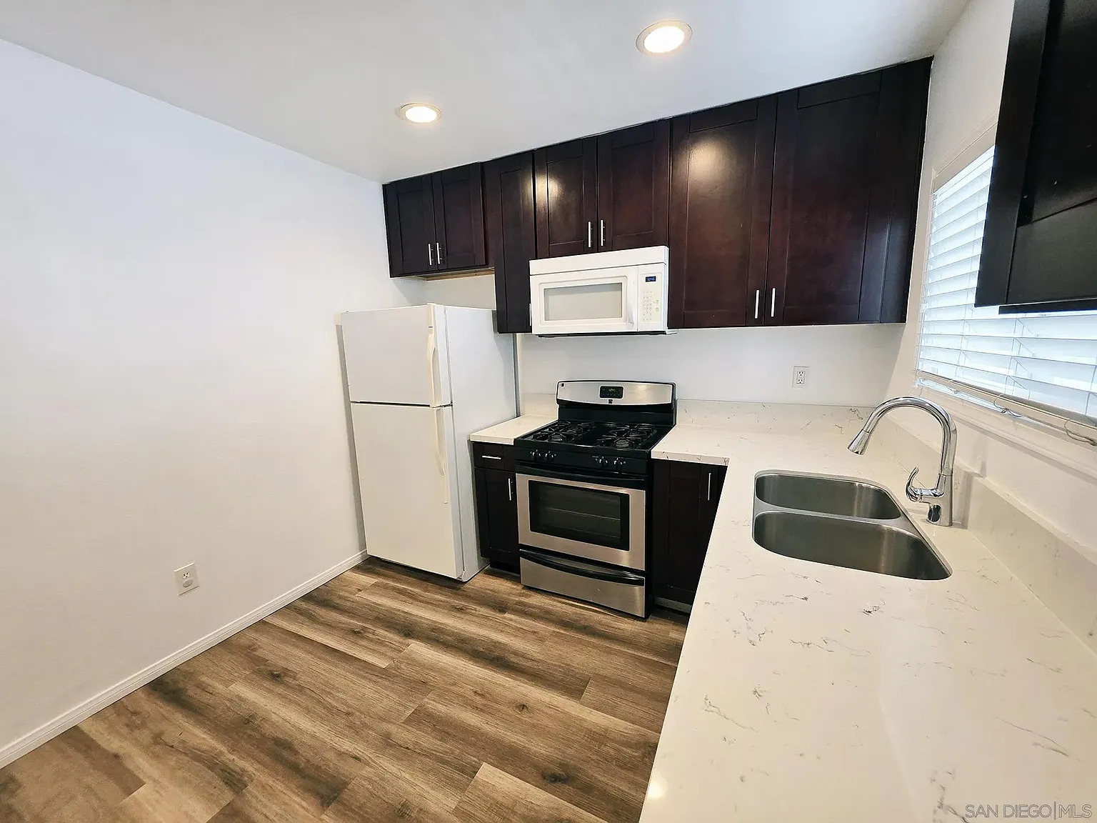2 bed, 2.0 bath, 1195 sqft, $2,195 — Photo 3