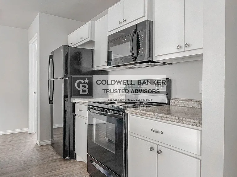 2406 Fir Ave — Photo 8