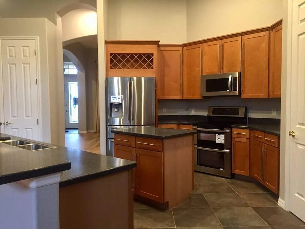 4 bed, 2653 sqft, $3,250 — Photo 4