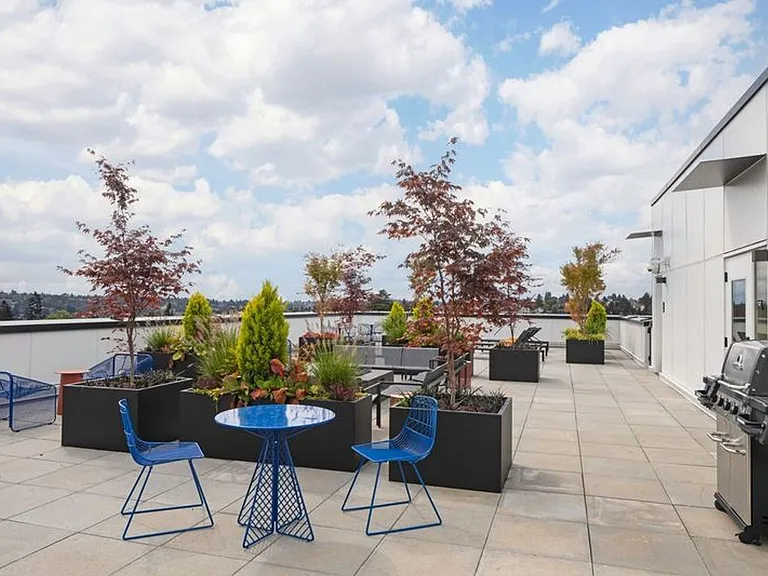 CHRONICLE: Stylish Wallingford Studios with Full Appliance Package & Premium Amenities — Photo 57