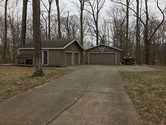 Garages at end of driveway 