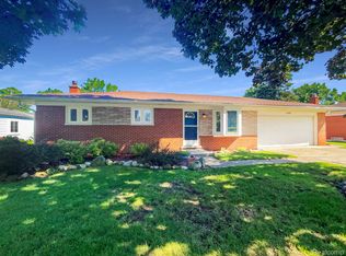 5168 Sparrowood Dr, Waterford, MI 48327
