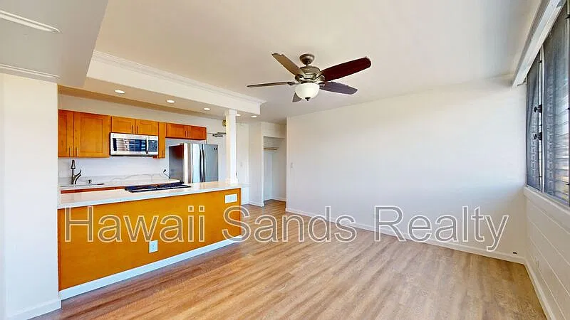 2 bed, 1.0 bath, 702 sqft, $2,300 — Photo 4