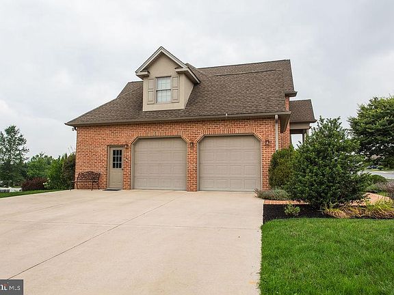 5th image of 110 Moonlight Dr
