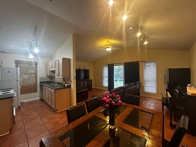 2142 Delta Way #1 — Photo 3