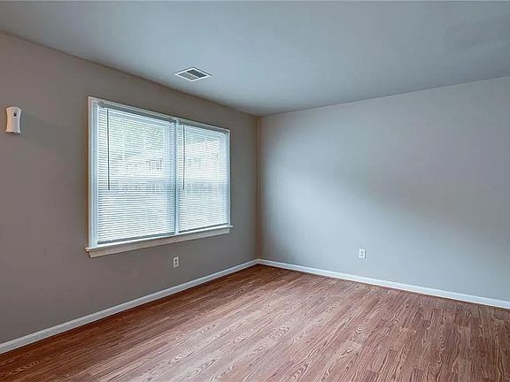 3rd image of 410 Savage Dr Unit B