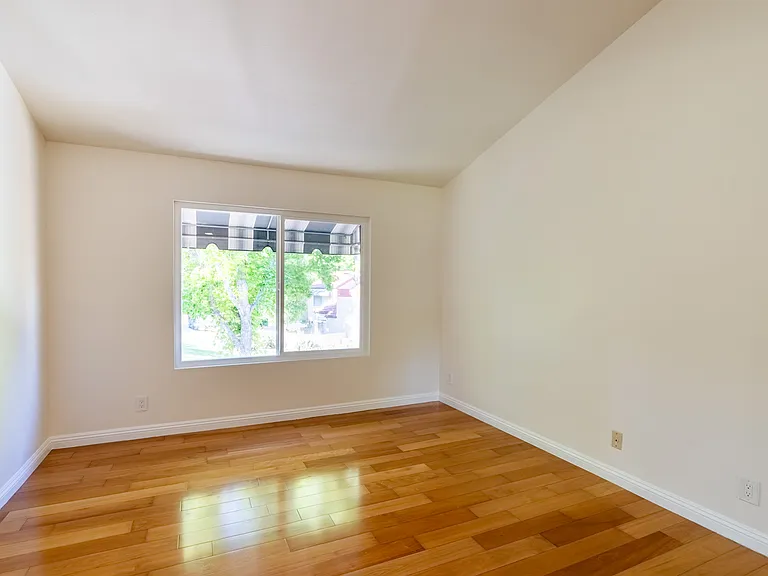 227 Stanford Ct — Photo 18