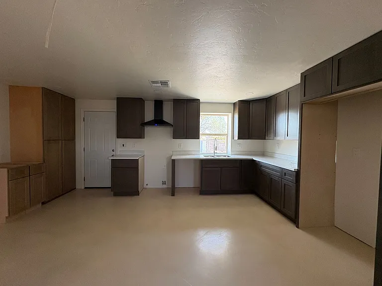 770 S Bryant Ave — Photo 25