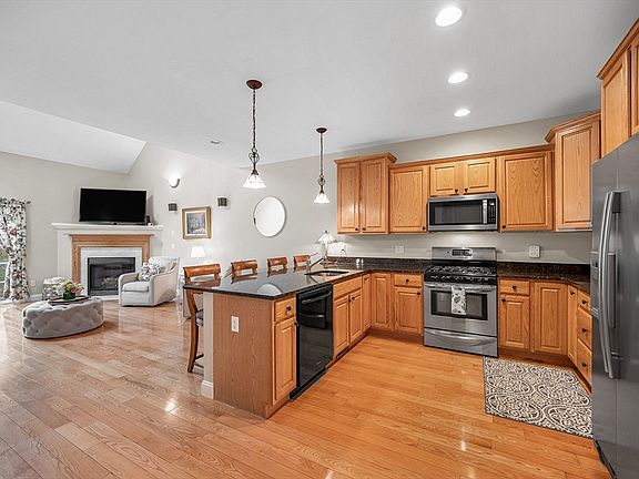 3rd image of 40 Lynnes Way