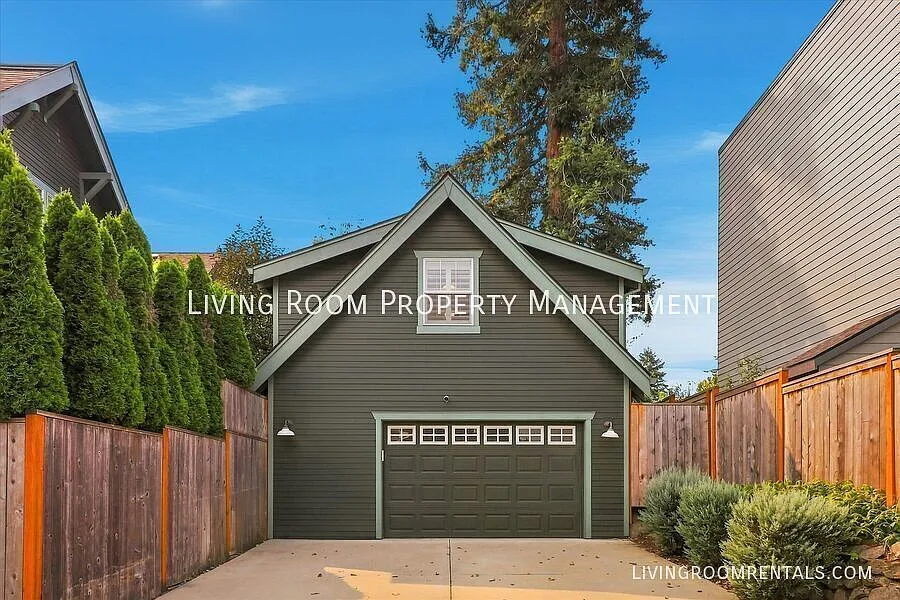 Timeless Concordia Craftsman | 4br+/3.5ba + Adu + Detached Two-Car Garage W/Studio Space — Photo 4