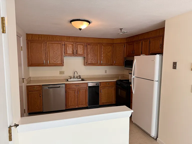 45 Christopher Dr — Photo 3