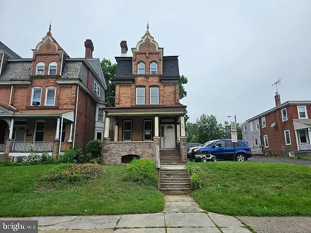 557 Haws Ave photo 1