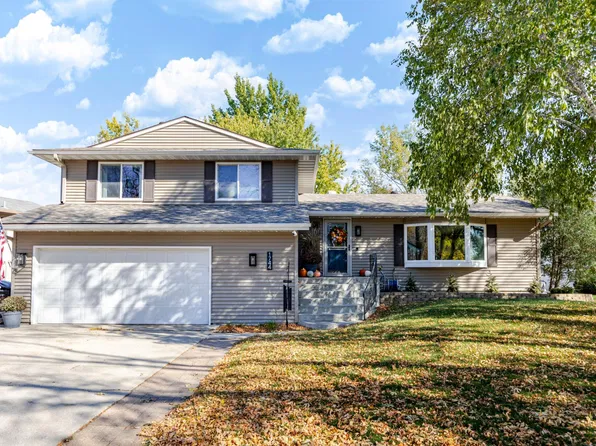 1744 23rd St S, Fargo, ND 58103