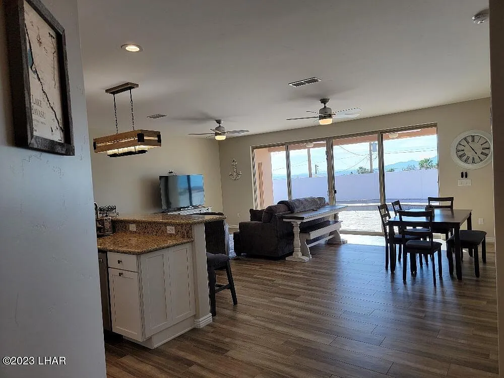 3 bed, 3.0 bath, 1850 sqft, $2,950 — Photo 4