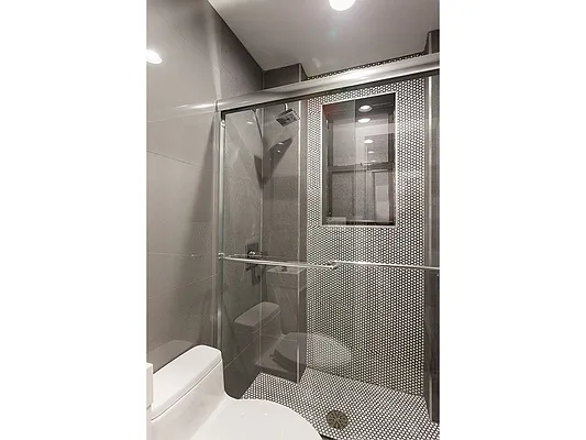 Rented by MNS | media 18