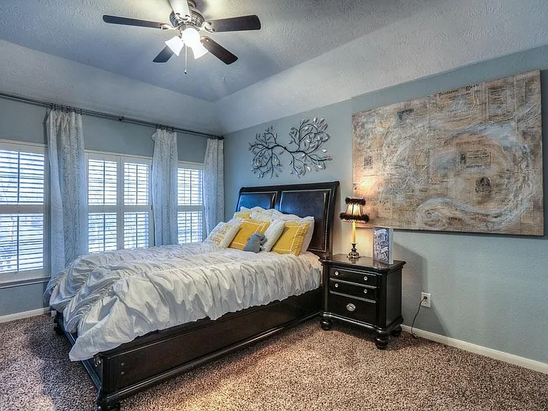 6 Greycrest Pl — Photo 3