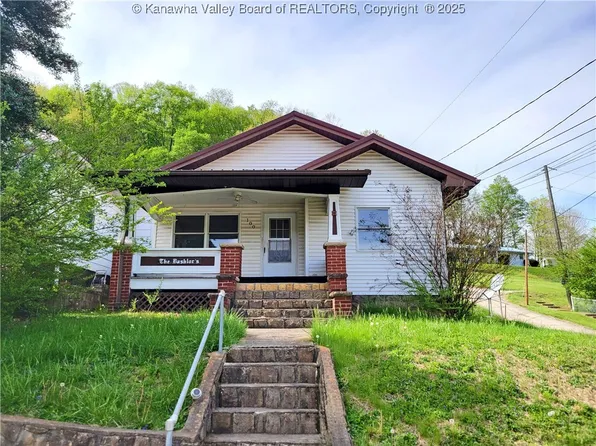 100 3rd Ave, Clendenin, WV 25045