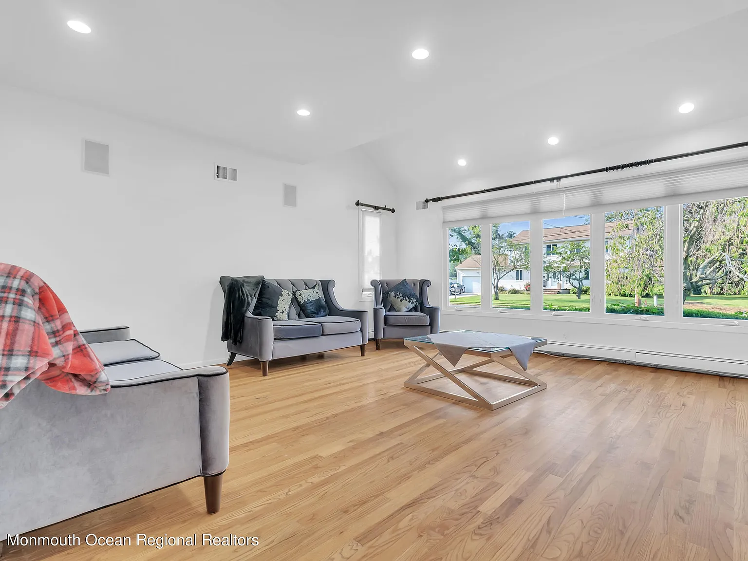 7 bed, 3.5 bath, 2580 sqft, $4,000 — Photo 2
