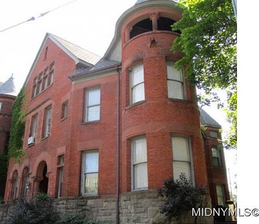 2nd image of 1319 Genesee St