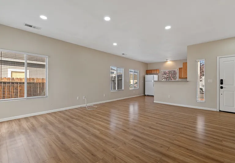 9435 Stoney Creek Way — Photo 4