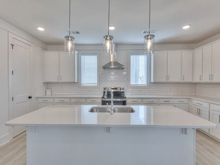 1589 Residences — Photo 15