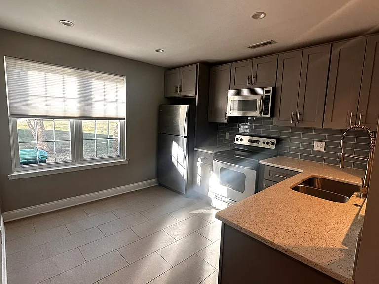 45 Portsmouth Ct — Photo 2