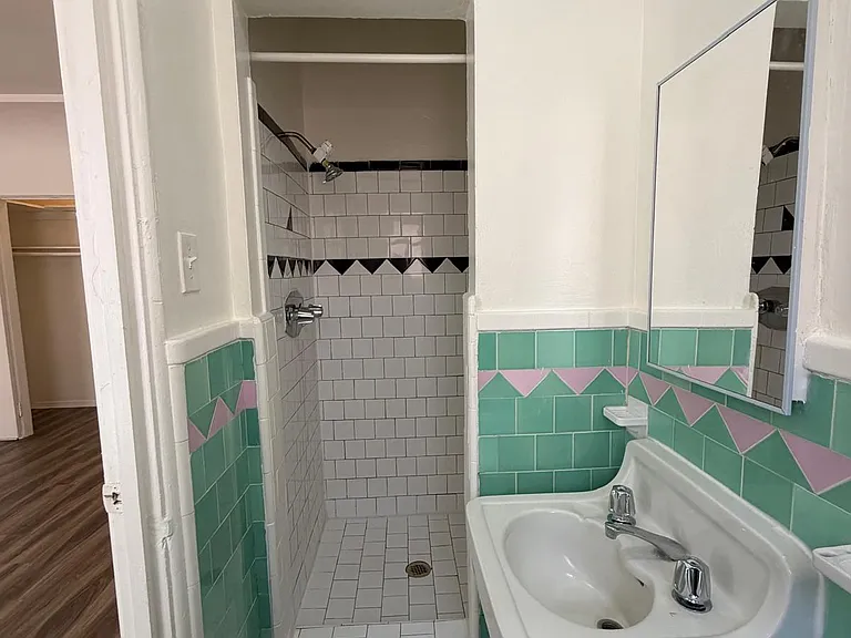 111 S Manhattan Pl #206 — Photo 6
