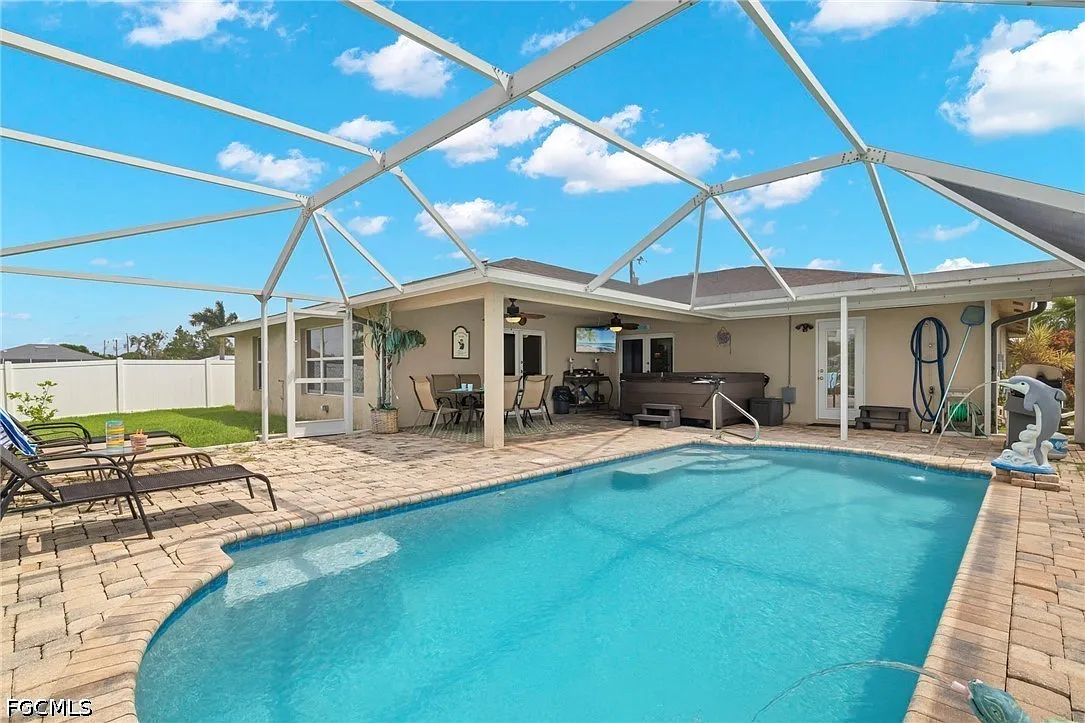 4 bed, 3.0 bath, 2427 sqft, $9,340 — Photo 3