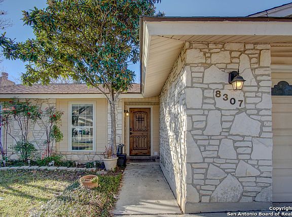 3rd image of 8307 Dawnwood Dr
