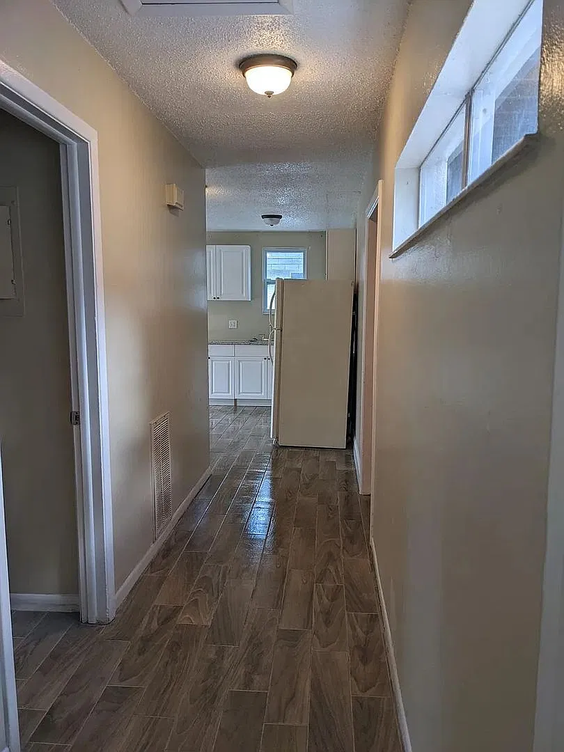 5847 Sun Glo Avenue -B — Photo 3